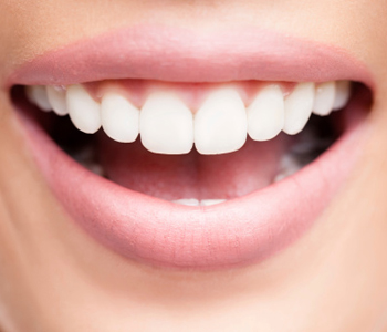 What are the steps used by a teeth whitening dentist near me in Scarborough?