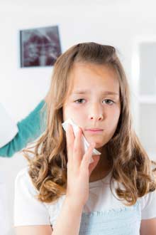 Childs Toothache Chicago - A Girl having Tooth ache