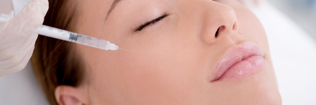 woman getting beauty injection