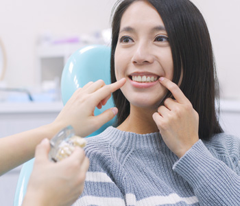 Woman talk to dentist in dental clinic
