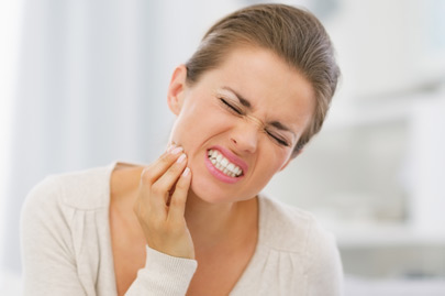 What causes toothaches in Dolton, IL?