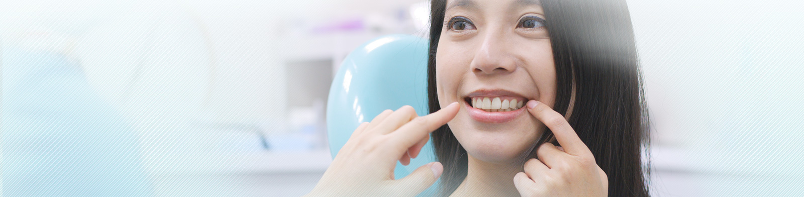 Woman talk to dentist in dental clinic