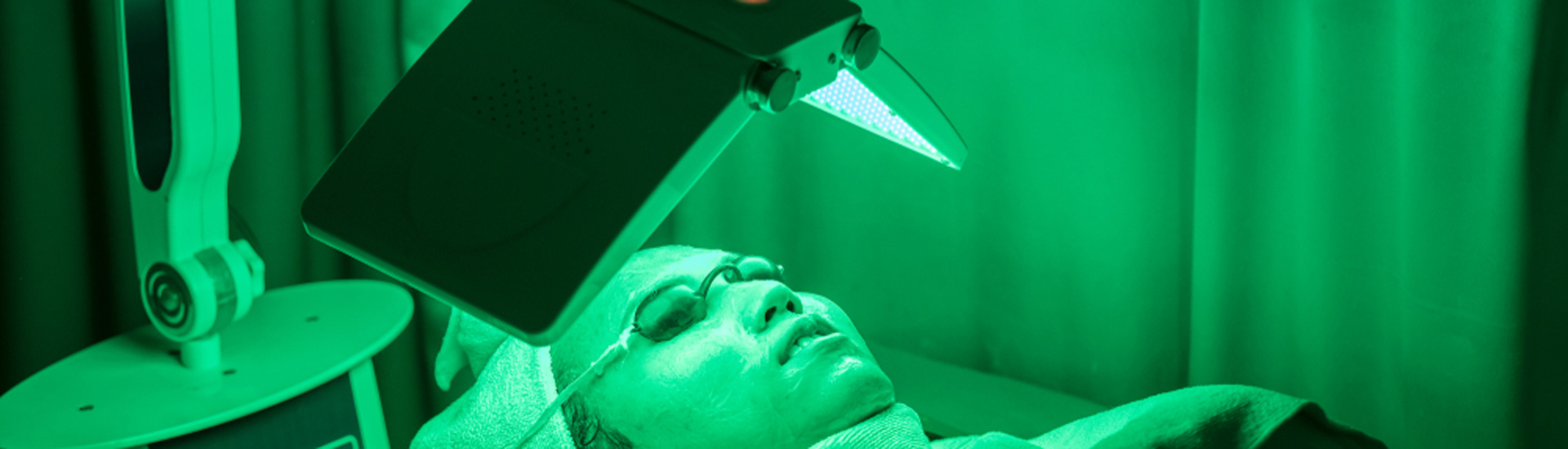 Facial face by photodynamic therapy.